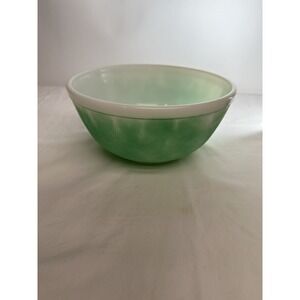 Pyrex Intentionally Faded Primary Green Mixing Bowl‎ 403 Excellent Condition